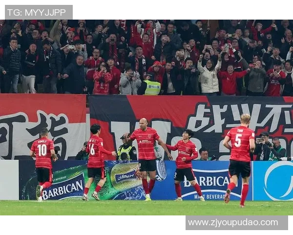 亚冠小组赛激情对决广州恒大迎战广岛三箭全力争胜